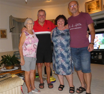 Hans zu Besuch bei Regina.