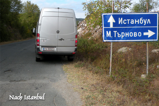 Nach Istanbul gerade aus.