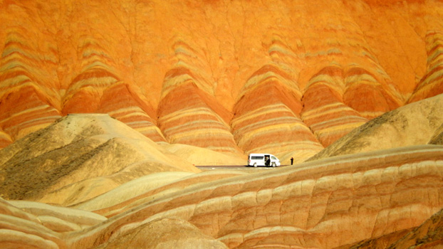 Color Rocks im Danxia Geologic Park, N38.970003 E100.045038.