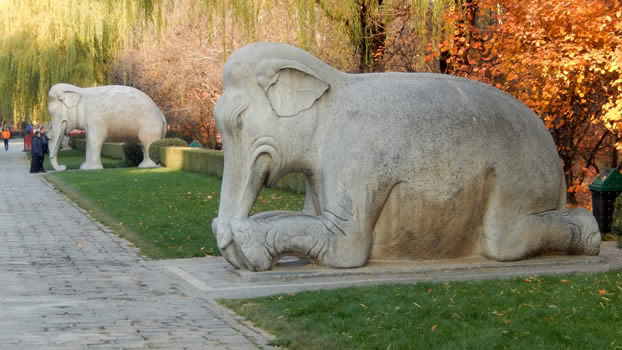 Hat der Bildhauer noch nie einen Elefanten gesehen? Seelenweg, N40.259566 E116.220556