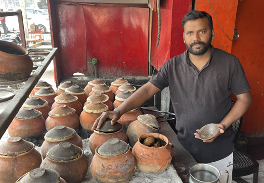 Bei ihm haben wir vorzüglich gegessen.