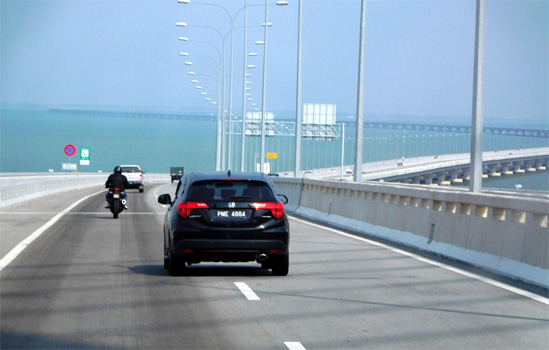 24 Kilometer lange Brücke, N 5.262631° E 100.335032°