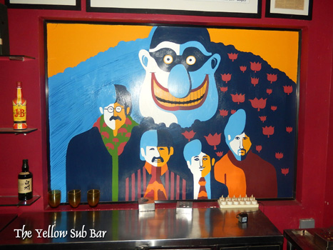 Eher enttäuschend: Die Yellow Sub Bar, N 13.355156° E 103.854625°