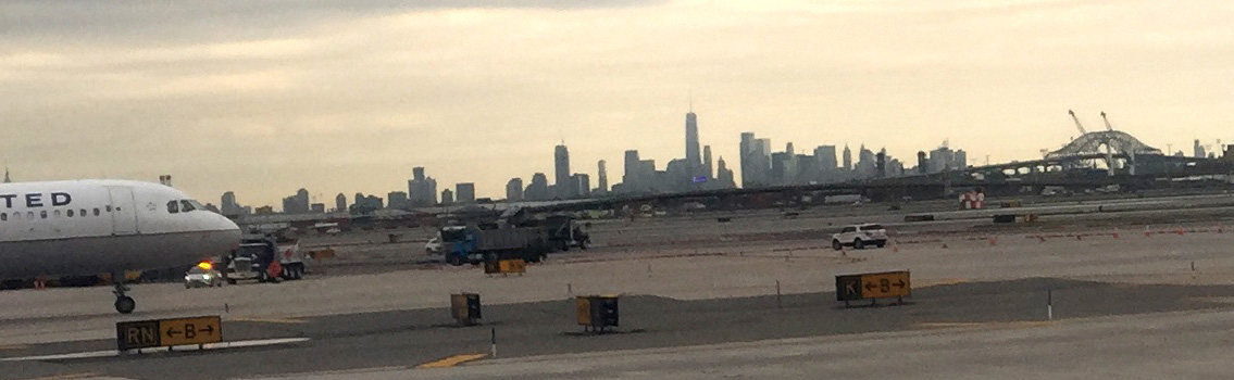 Blick auf New York vom Flughafen Newark.