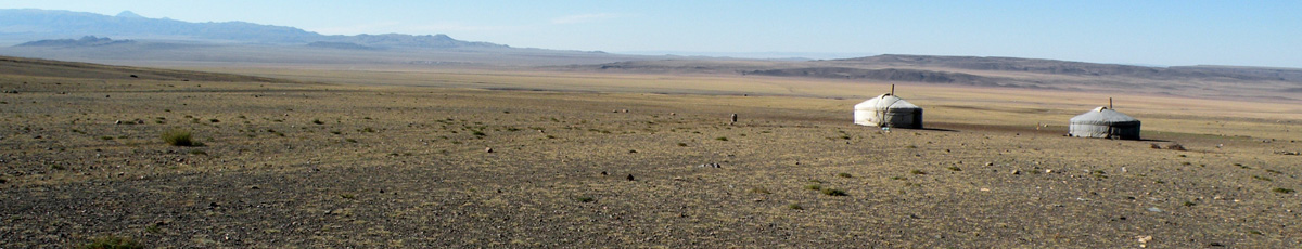 Jurten in der Gobi.