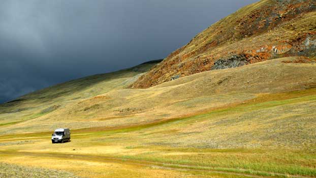 Nachtplatz vor toller Bergkulisse.
