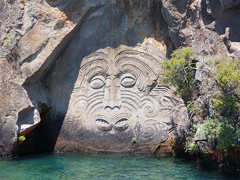 Maori Rock Carvings am Lake Taupo.