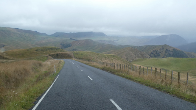 Die Landschaft erinnert an Schottland.