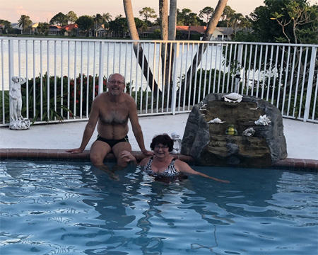 In Tante Reginas Pool.