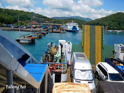 �berfahrt nach Lombok.